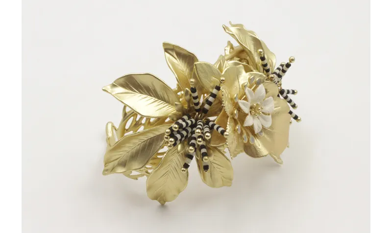 Brazalete de coral con flores 7 pétalos grande,hoj