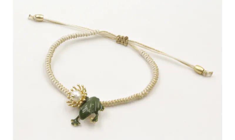 Pulsera hilo con nudo serpiente mitad crema mitad 