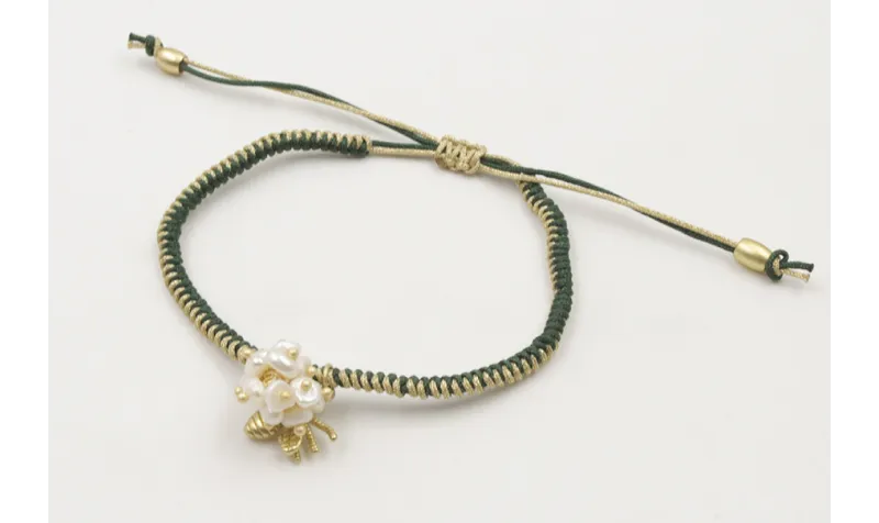 Pulsera hilo con nudo serpiente mitad verde mitad 