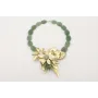 Collar piedras verdes con centro de flores y hojas