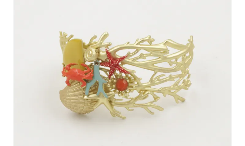 Brazalete coral dorado mate con semicirculo mostaz