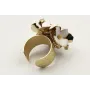 Anillo base labra con flores esmlatadas blancas. E