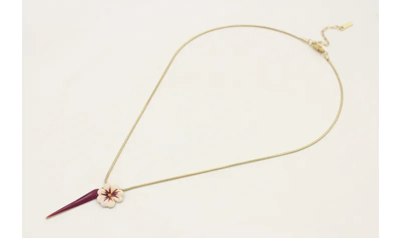 Collar cadena cordón dorado mate con colgante cuña