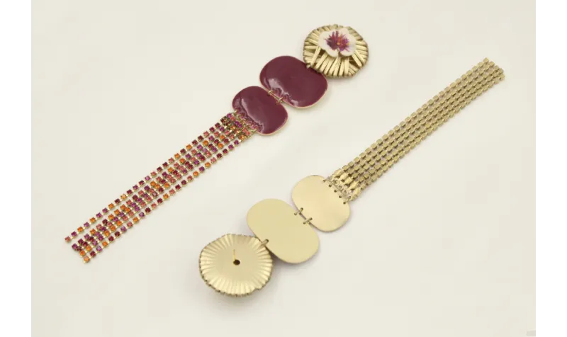 Pendientes perno disco tiras dorado mate con flor 