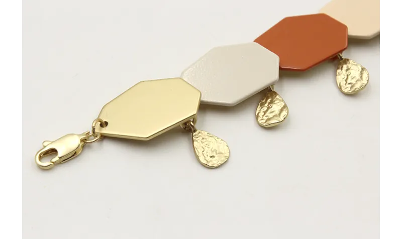 Pulsera cadena de eslabón doarado mate con hexágon