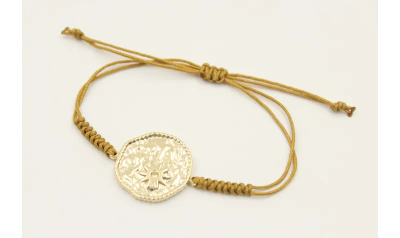 Pulsera hilo color marrón claro con nudo serpiente