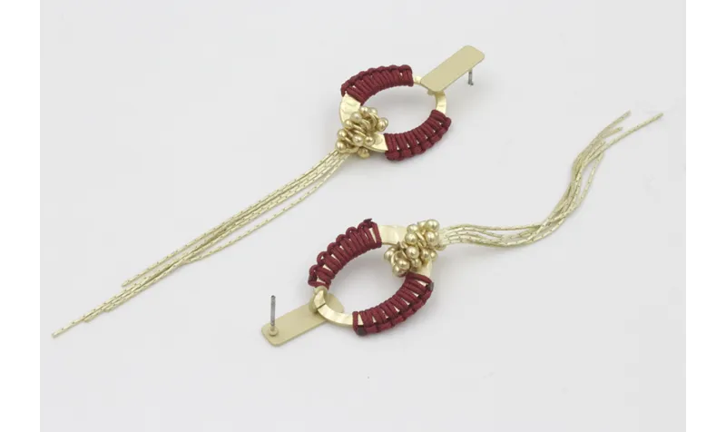 Pendientes perno rectangulo plano dorado mate con 