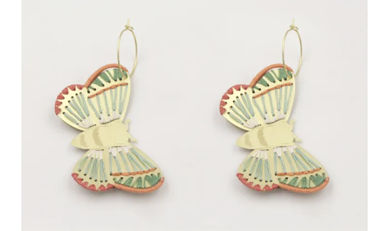 Pendiente con perno gancho sencillo oro mate con t