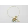 Collar rigido dorado con pez esmaltado crema, estr