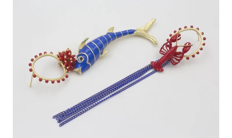 Pendientes asimetricos perno bolitas esmaltadas co