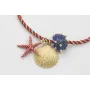 Pulsera de driza rojiza y rosa con concha, estrell