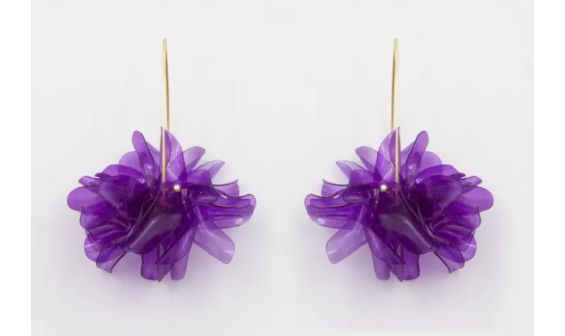 Pendientes V dorado mate con flor lentejuelas oval