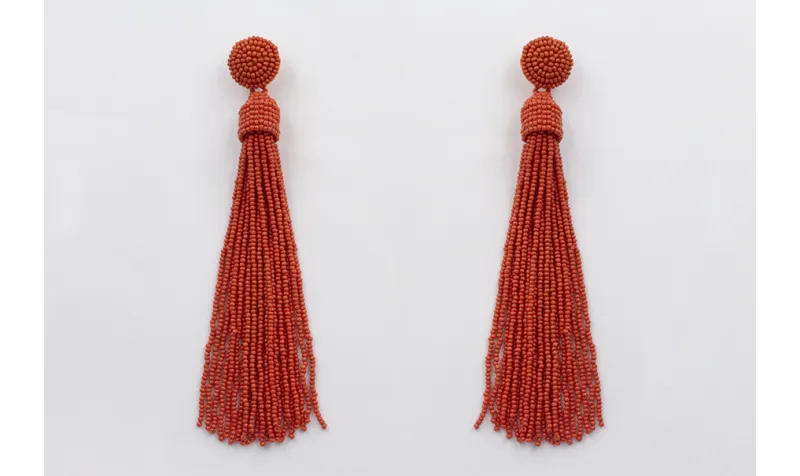 Pendientes perno media bola y fleco abalorio color