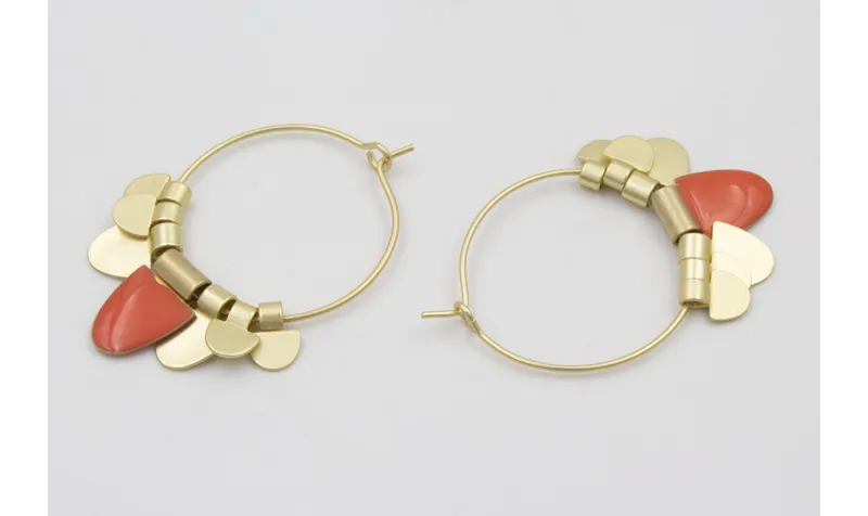 Pendientes aro mediano dorado mate dagas rosa cora