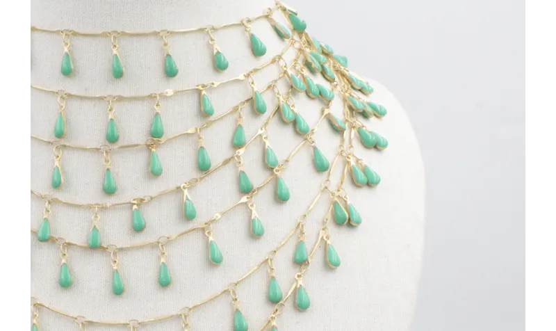 Collar varias tiras de cadena dorada mate y lagrim