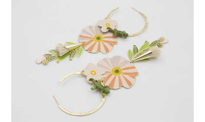 Pendientes aro labrado dorado mate con lagarto ver