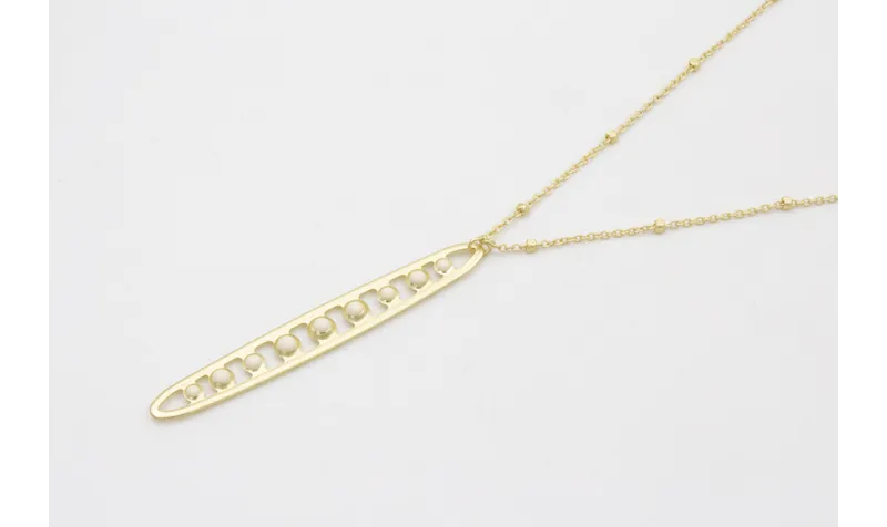 Collar cadena micro bola dorada mate con colgante 