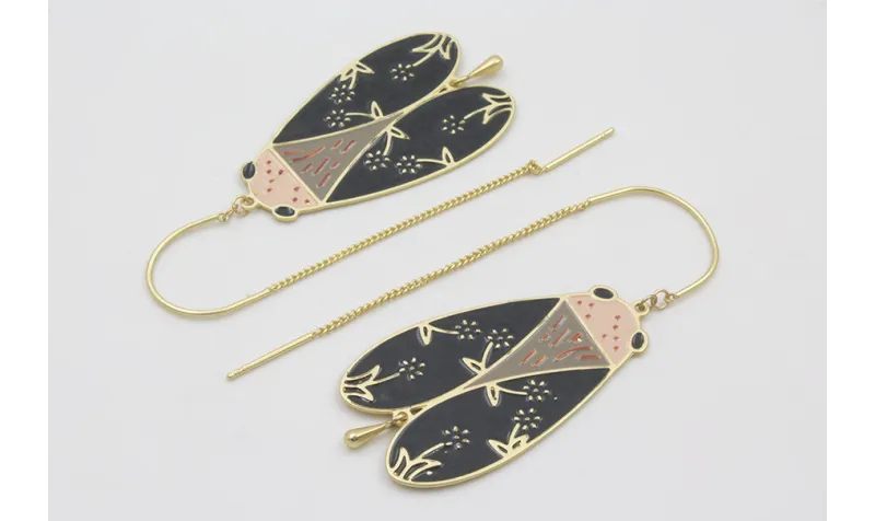 Pendientes curva con cordón dorado mate con colgan