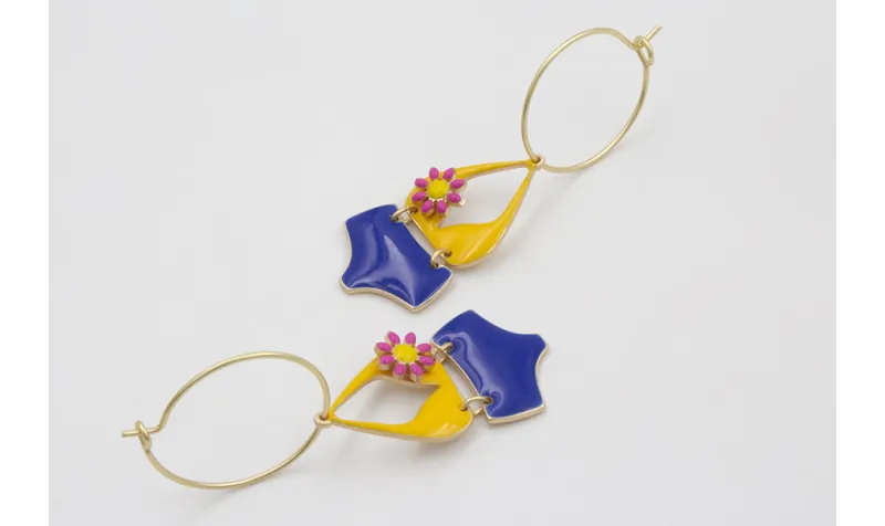 Pendientes aro mediano dorado mate con bikini esma