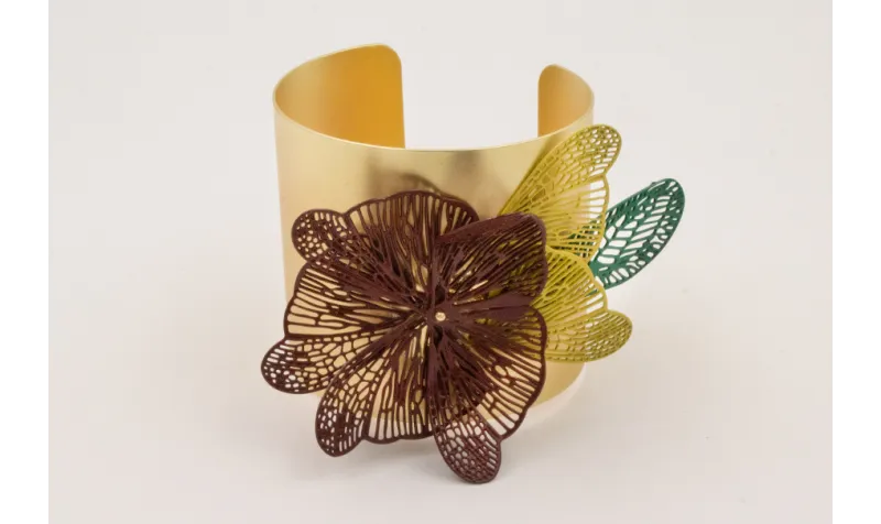 Brazalete rigido con alas mariposa esmalte marrón 