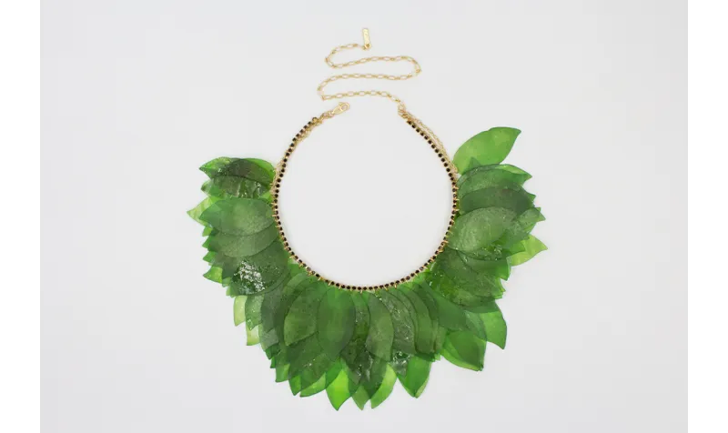 Collar hojas lentejuelas verdes 3 vueltas con cade