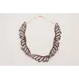 Collar alas esmaltadas marrón cosidas rematada con