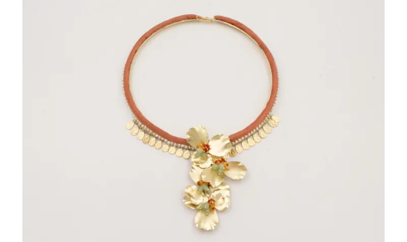 Collar lámina plana de seda rellena color cobrizo 