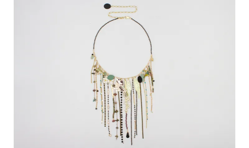 Collar babero flecos de distintas cadenas con paja