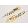 Pendientes perno hoja estriada dorada mate con bur