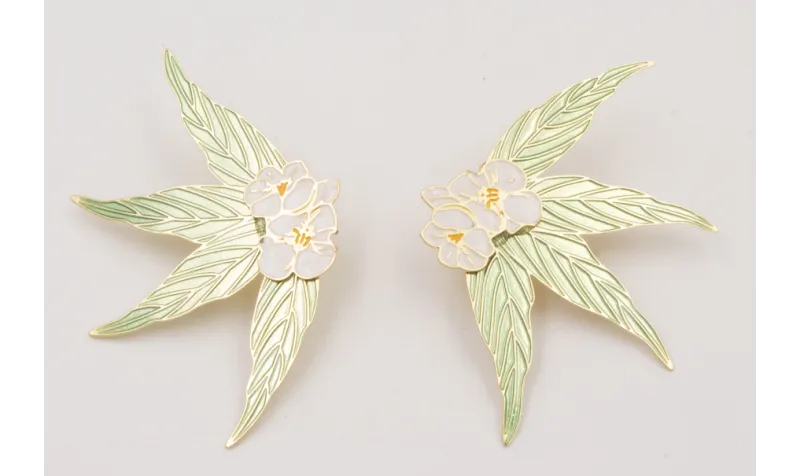 Pendientes ramillete 4 hojas planas esmaltadas ver