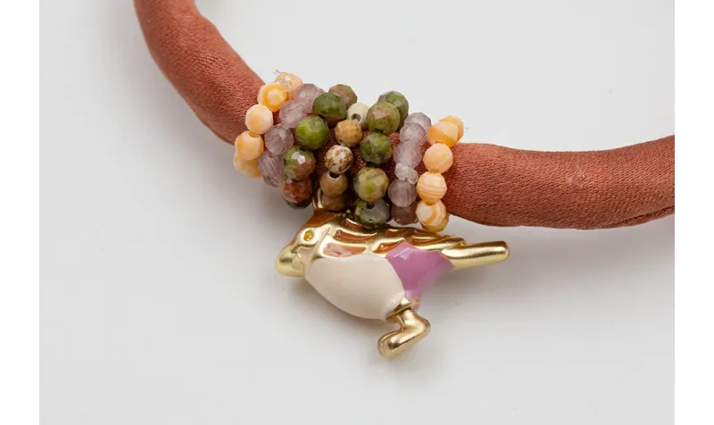 Pulsera de seda rellena color cobrizo con aritos d