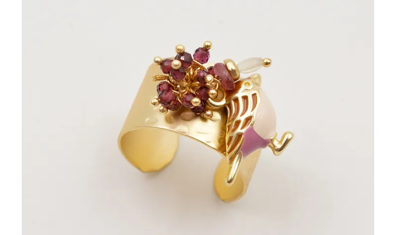Anillo burruño cuarzos granates  y pájaro esmaltad