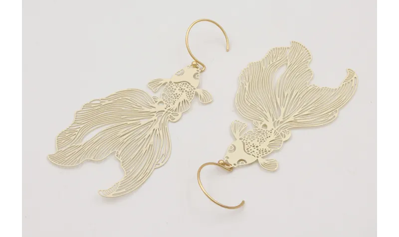 Pendientes  perno semi circular con peces tropical