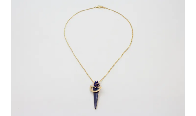 Collar cadena eslabón plano dorado mate con burruñ