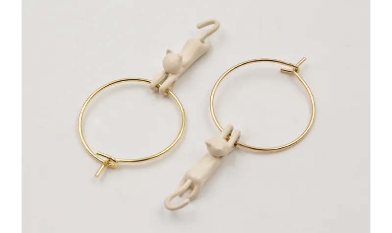 Pendientes aro dorado con GATO pintado a mano negr