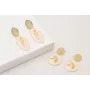 Pendientes perno disco dorado mate con colgante di