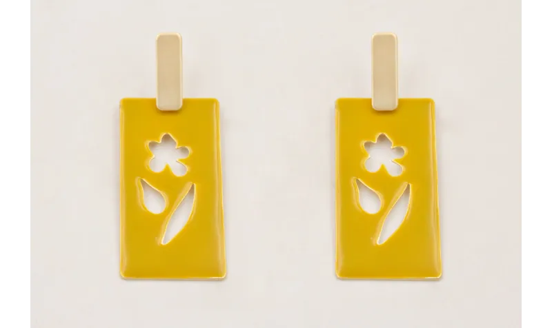 Pendientes perno listón dorado mate con colgante r