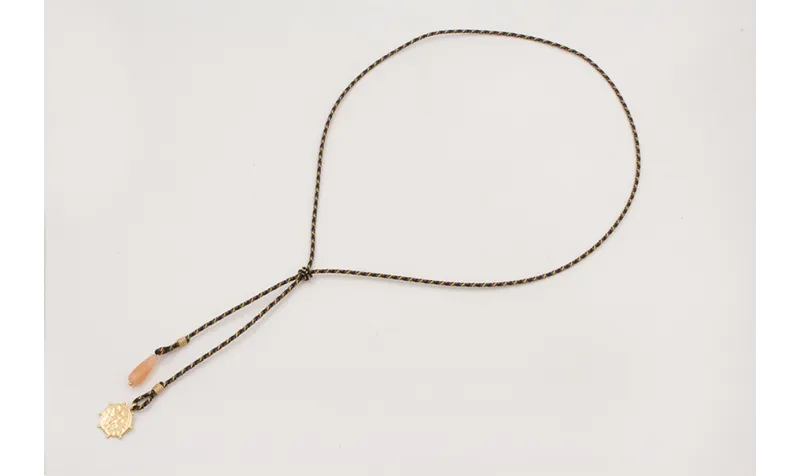 Collar driza negra,dorada,gris con nudo falso macr