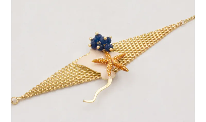 Pulsera malla rombo con manta raya beige,estrella