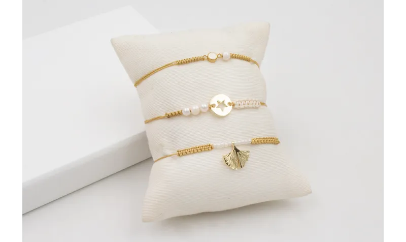 Pulsera nudo macrame con microperla y hoja de ging