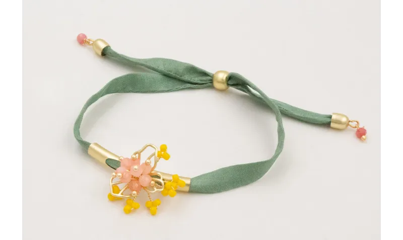 Pulsera regulable de seda plana verde con tubo arq