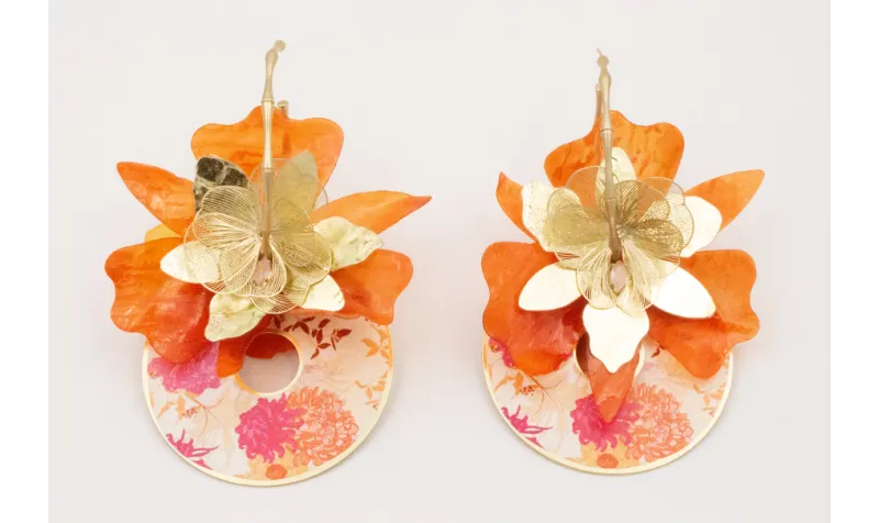 Pendientes aro bambú grande con disco flores rosas