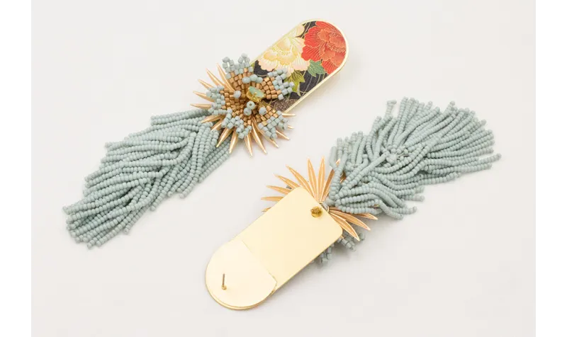 Pendientes pieza flores rosas,blancas,negras con f