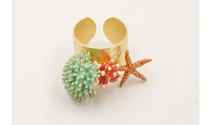 Anillo regulable dorado mate con nenufar esmaltado