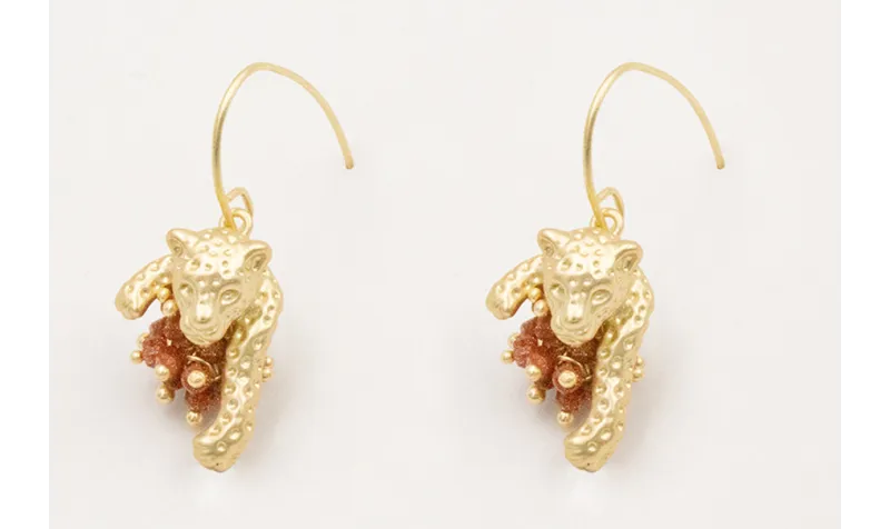 Pendientes gancho con colgante tigre y burruño cub