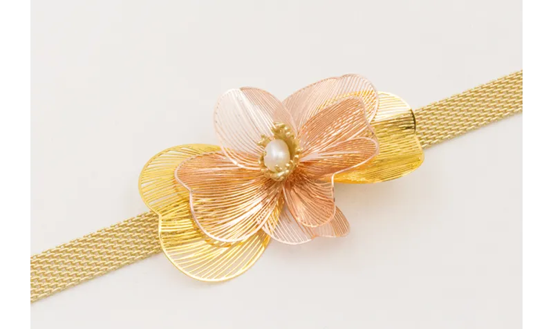 Pulsera cadena plana dorada mate, centro flores me