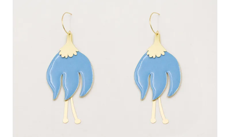 Pendientes gancho sencillo con flor plana esmaltad