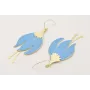Pendientes gancho sencillo con flor plana esmaltad
