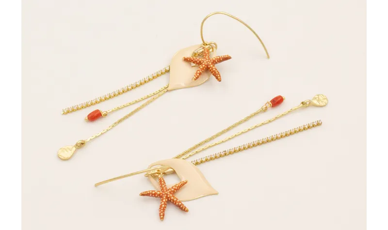 Pendientes gancho dorado mate con estrella esmalta