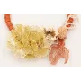 Collar discos coral con calas planas doradas mate,